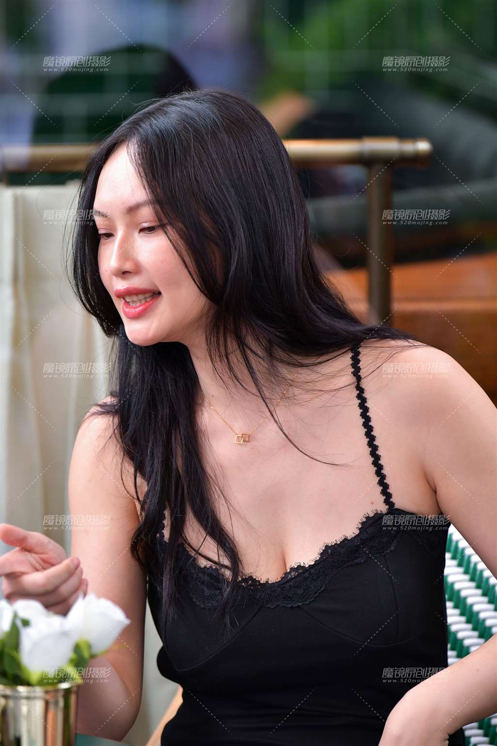 图片[5]-吊带黑裙美女-街拍流行馆