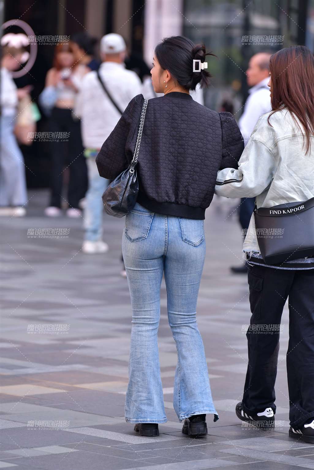 图片[3]-约会闺蜜紧身牛仔裤美女-街拍流行馆