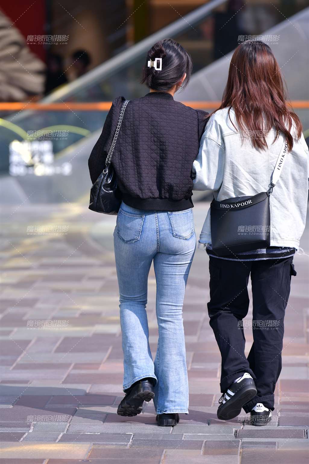 图片[4]-约会闺蜜紧身牛仔裤美女-街拍流行馆
