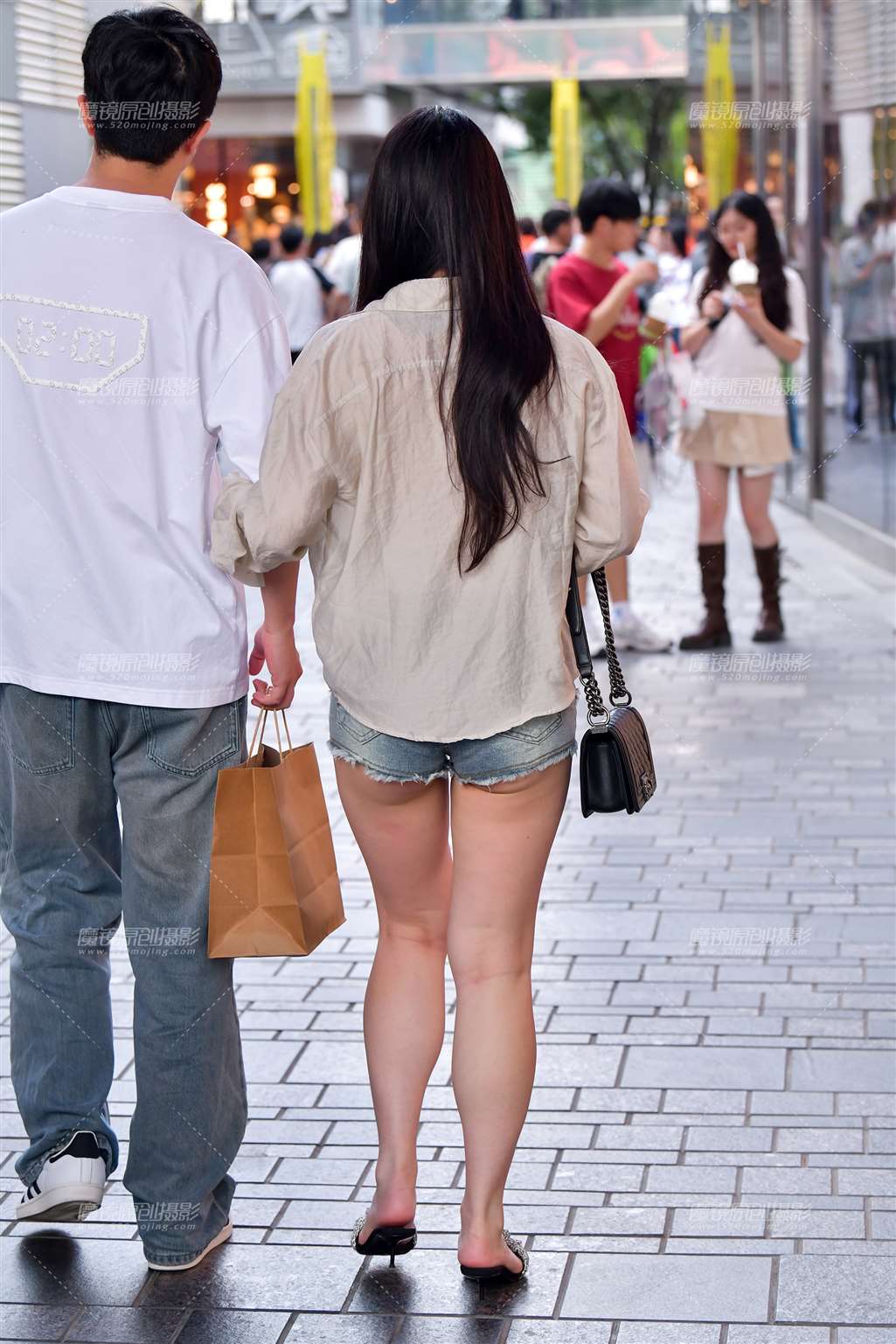 图片[5]-逛街毛边热裤美女-街拍流行馆