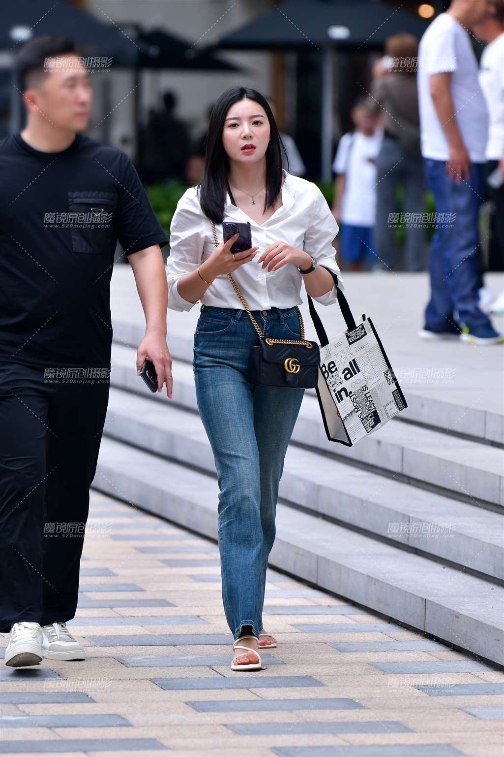 图片[3]-白衫牛仔裤美女-街拍流行馆