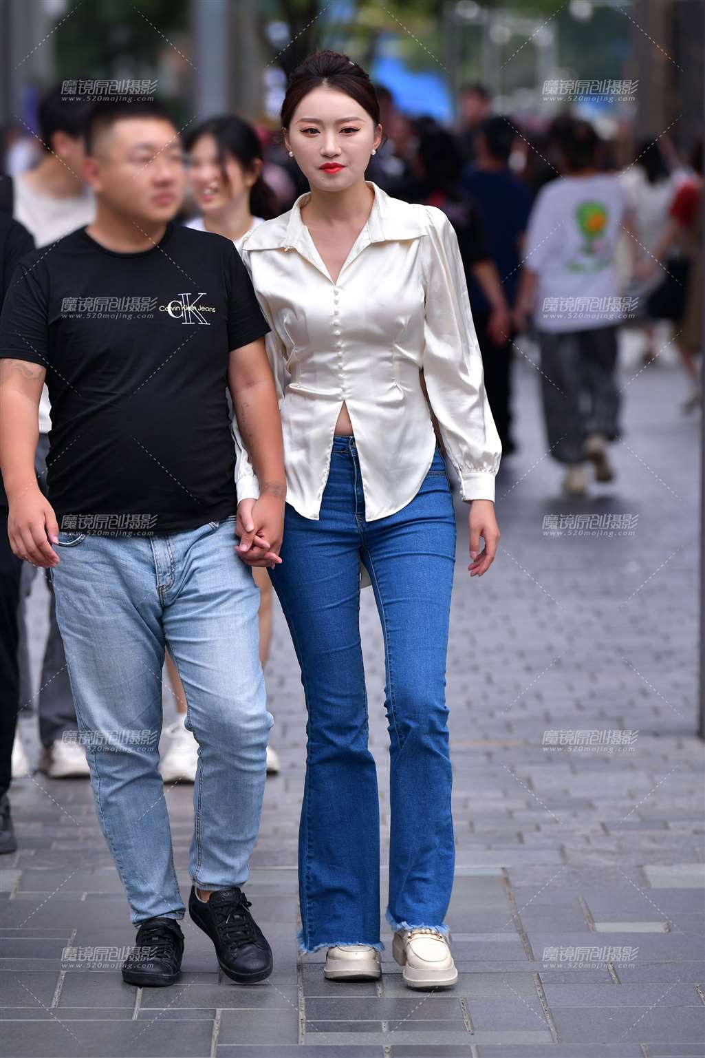 图片[4]-白皙高挑牛仔裤美女-街拍流行馆