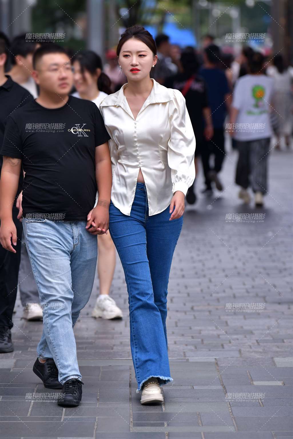 图片[5]-白皙高挑牛仔裤美女-街拍流行馆