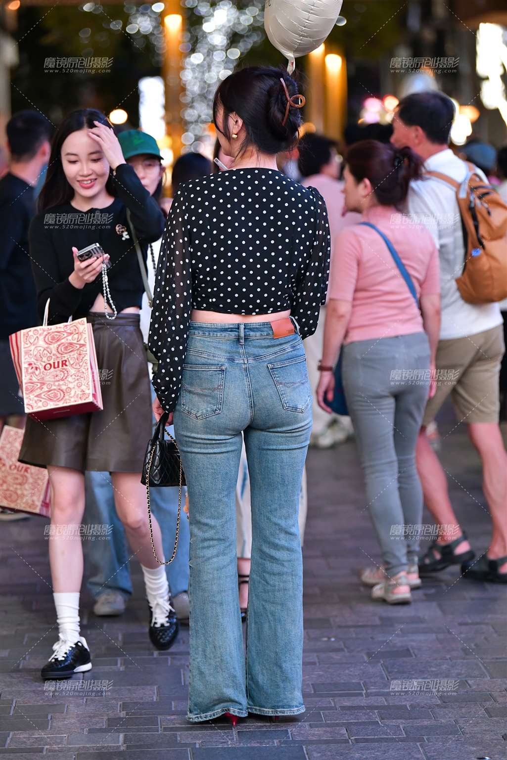 图片[2]-热气球牛仔裤美女-街拍流行馆