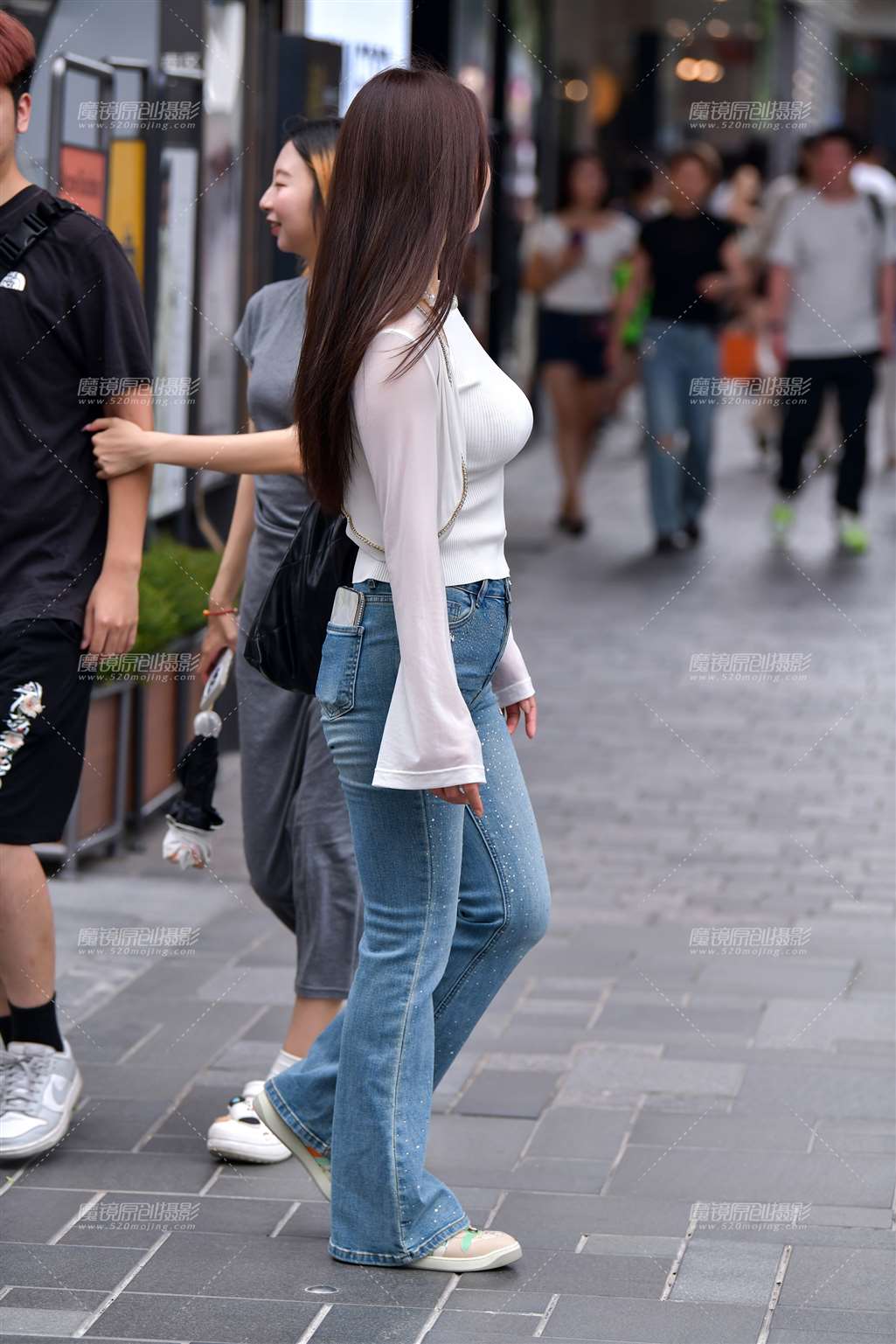 图片[5]-韵味丰满牛仔裤美女-街拍流行馆