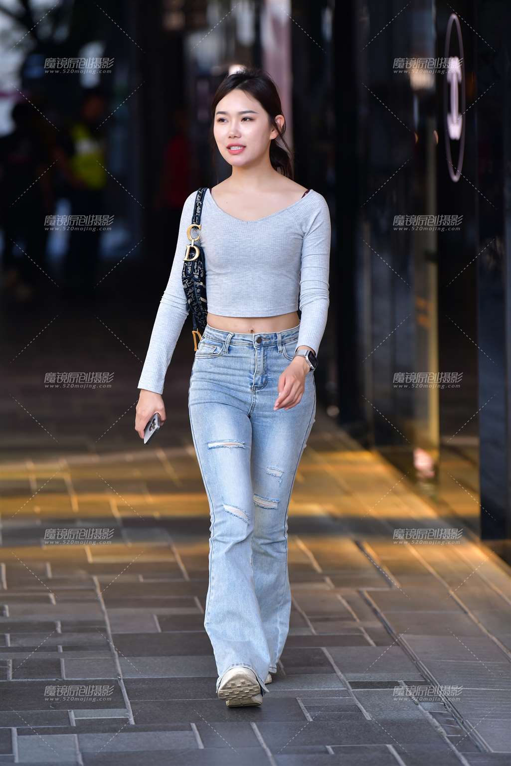 图片[5]-甜美紧身牛仔裤美女-街拍流行馆