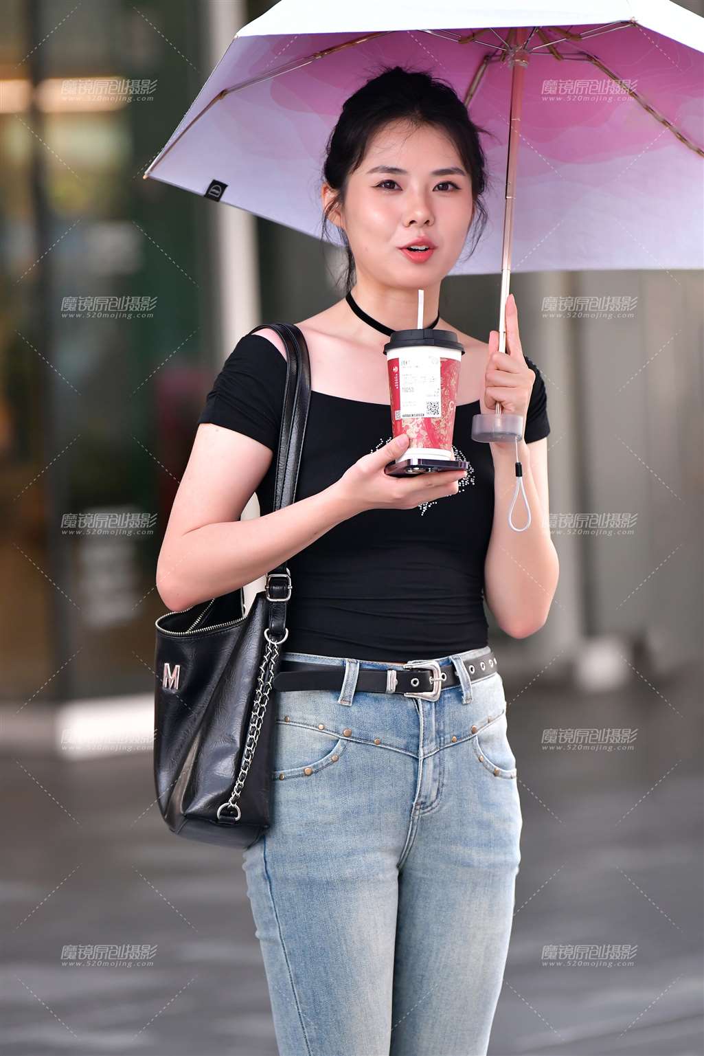 图片[1]-长腿牛仔裤美女-街拍流行馆
