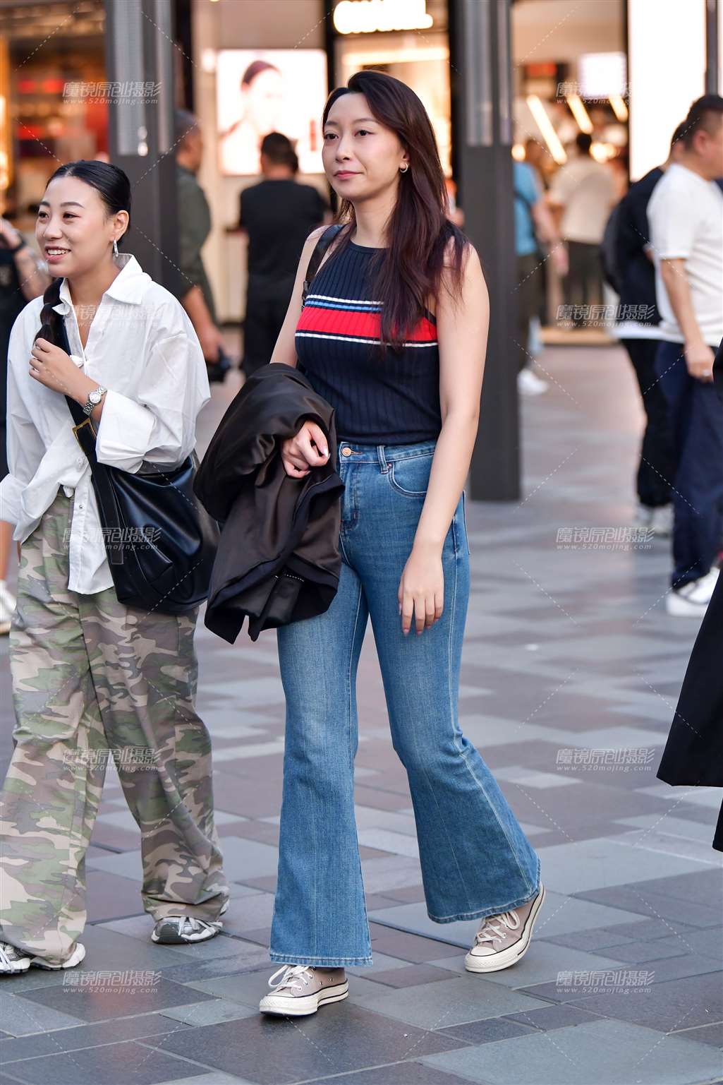 图片[4]-微微丰腴牛仔裤美女-街拍流行馆
