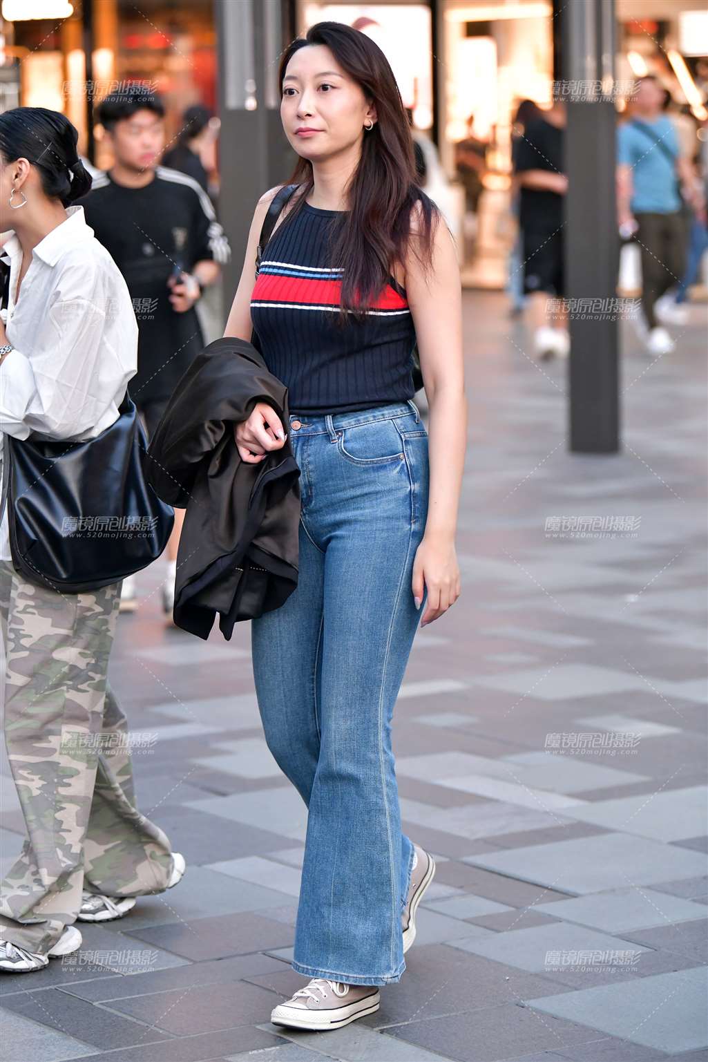图片[5]-微微丰腴牛仔裤美女-街拍流行馆