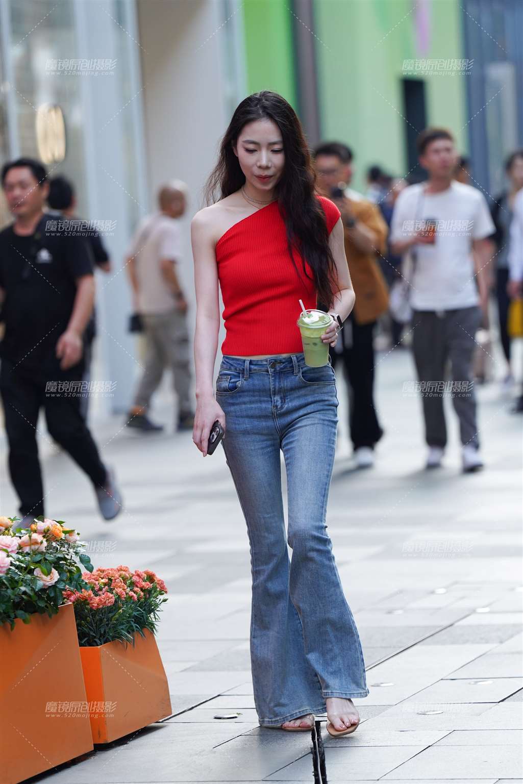 图片[1]-苗条牛仔长腿-街拍流行馆