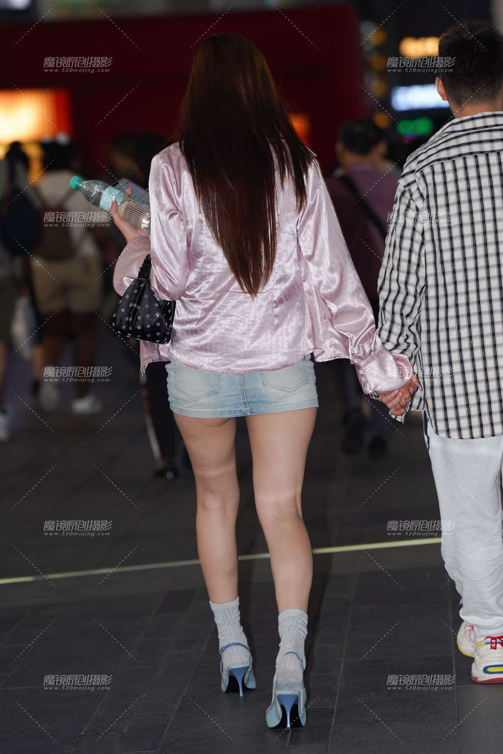 图片[2]-美腿牛仔裙-街拍流行馆
