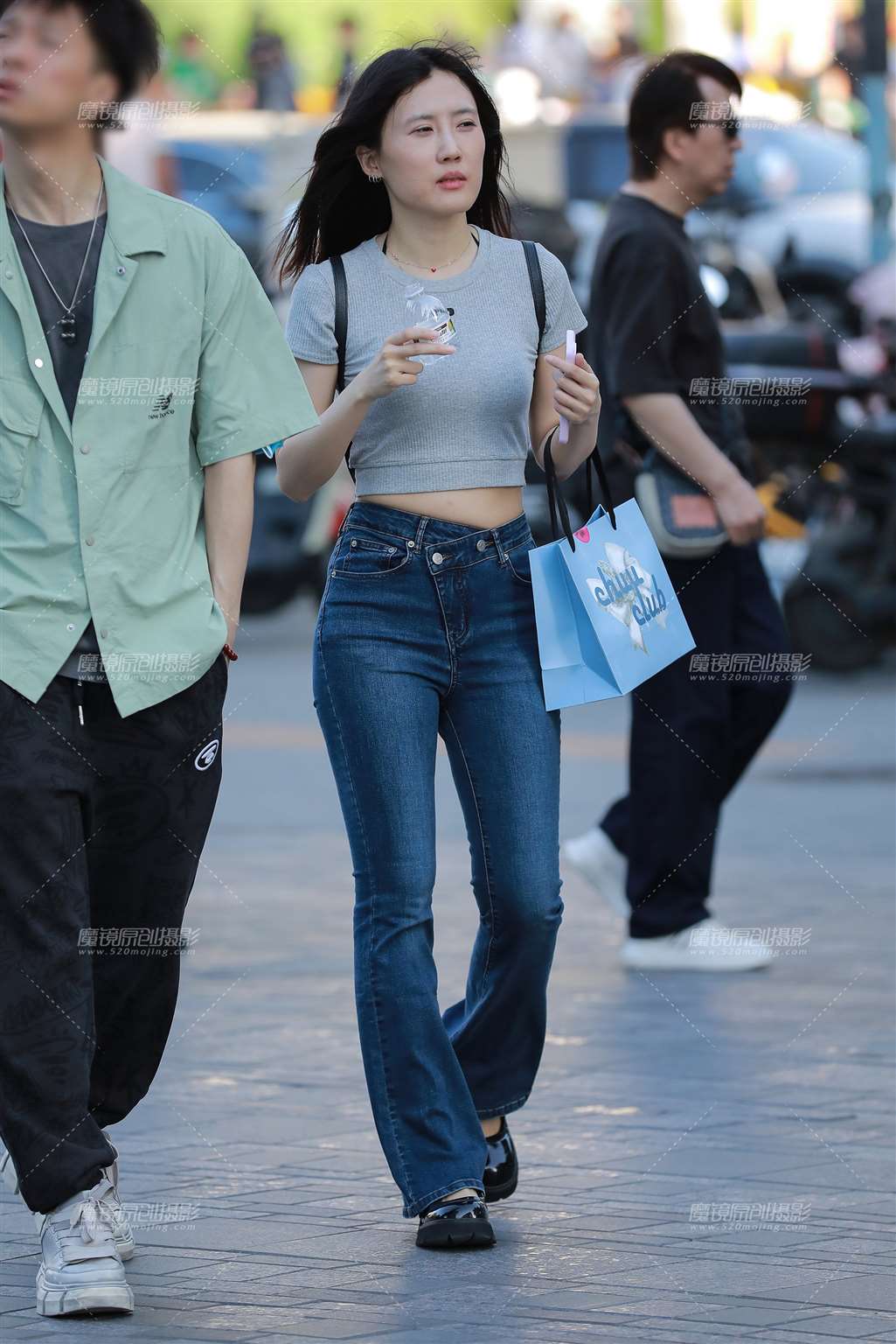 图片[4]-蓝色牛仔裤女友-街拍流行馆