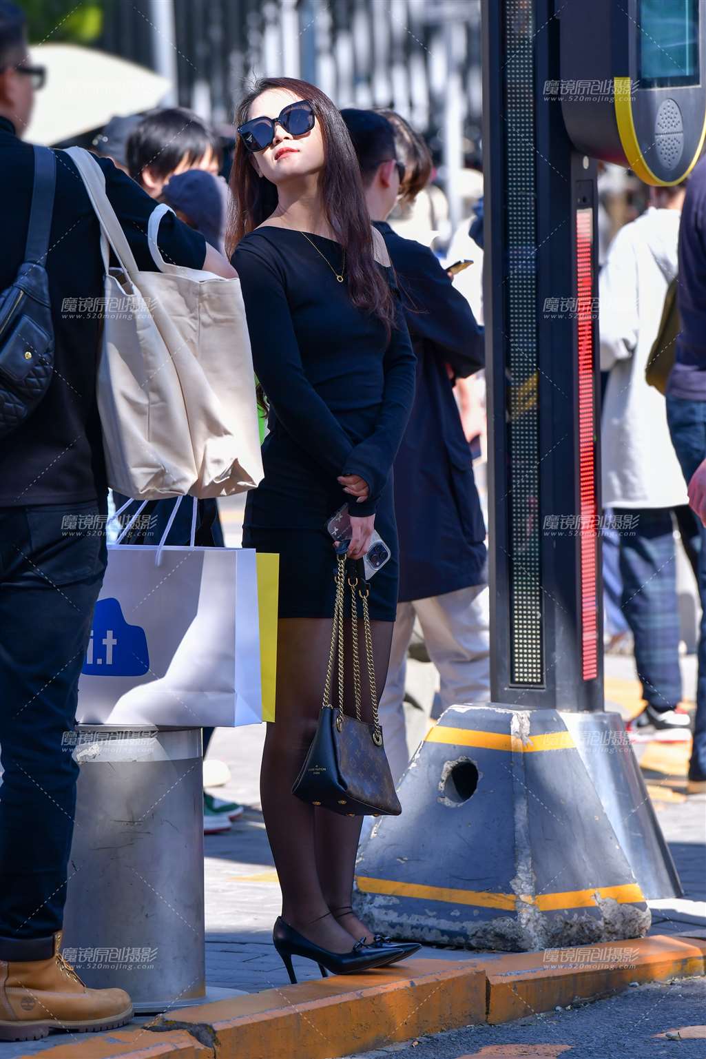 图片[4]-高跟黑丝袜短裙美女-街拍流行馆