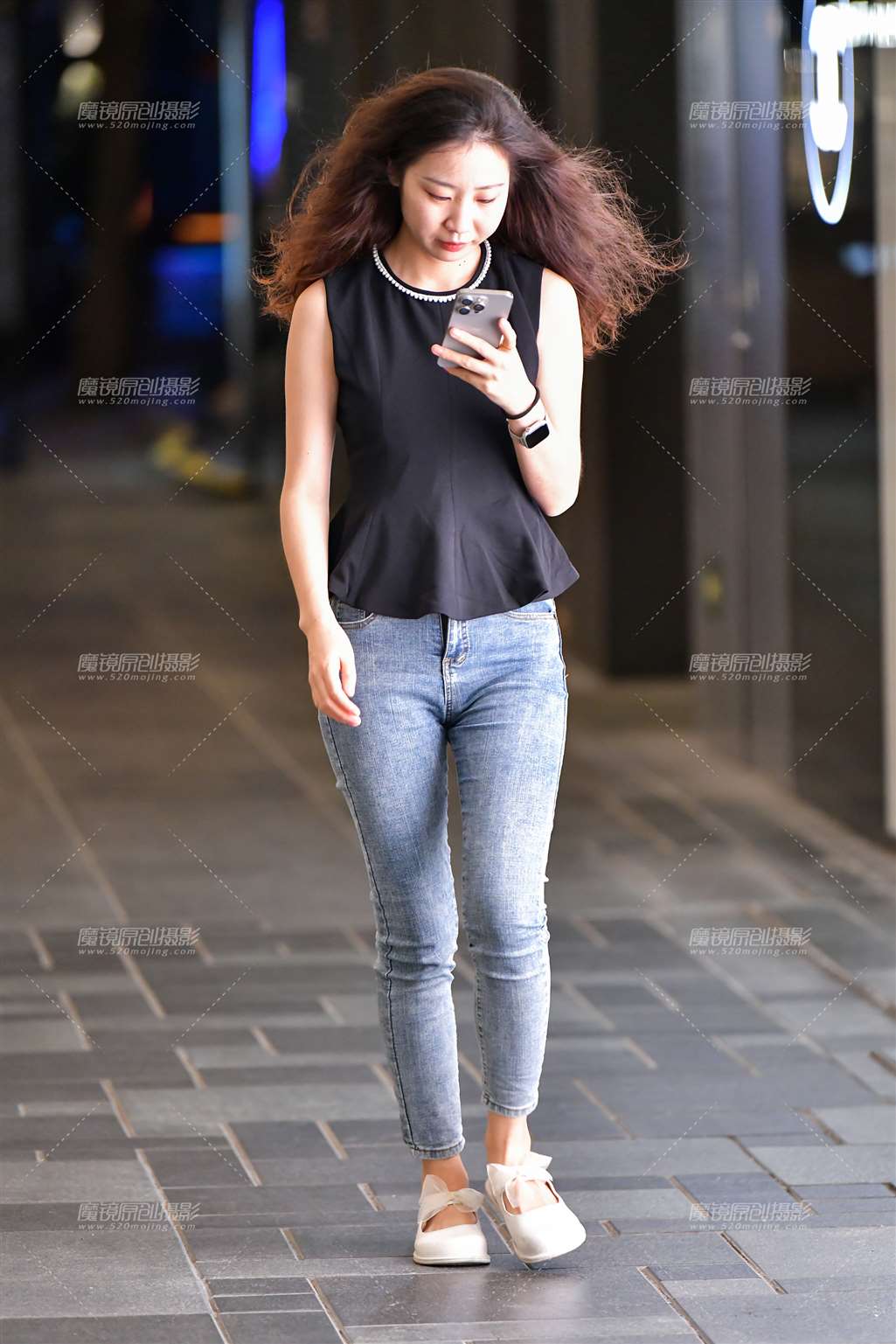 图片[4]-苗条牛仔裤美女-街拍流行馆
