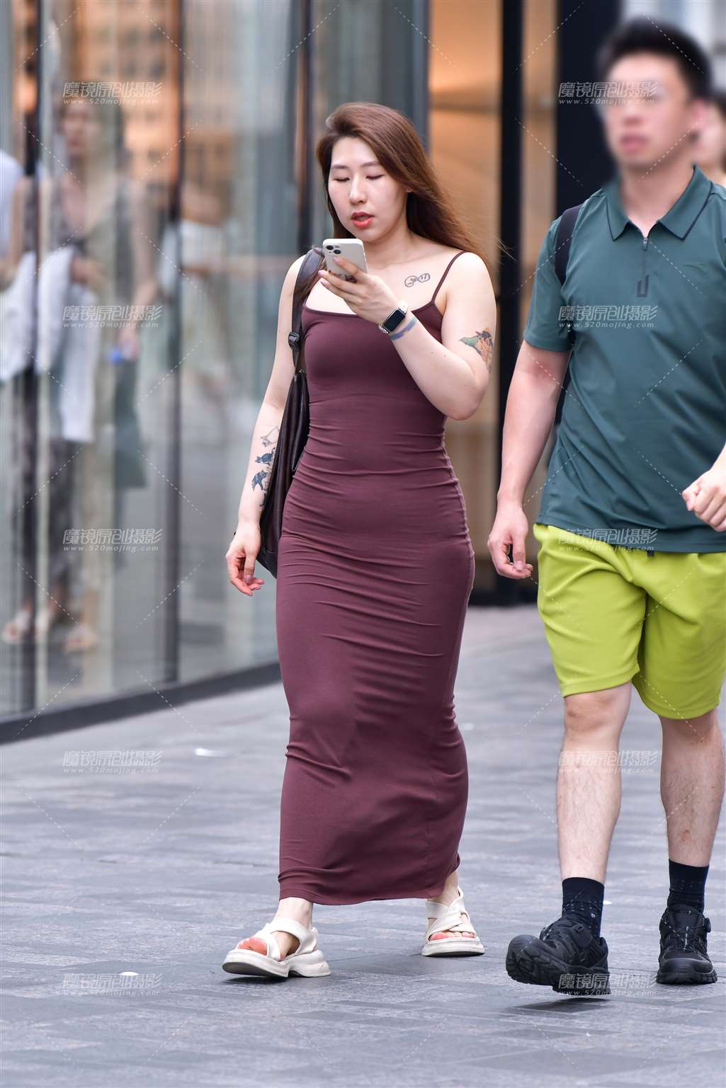 图片[4]-绛紫长裙美女-街拍流行馆