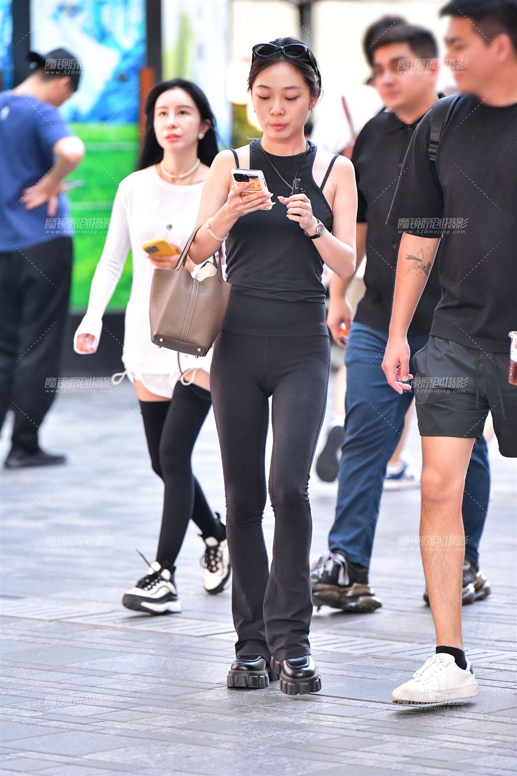 图片[5]-苗条紧身裤美女-街拍流行馆