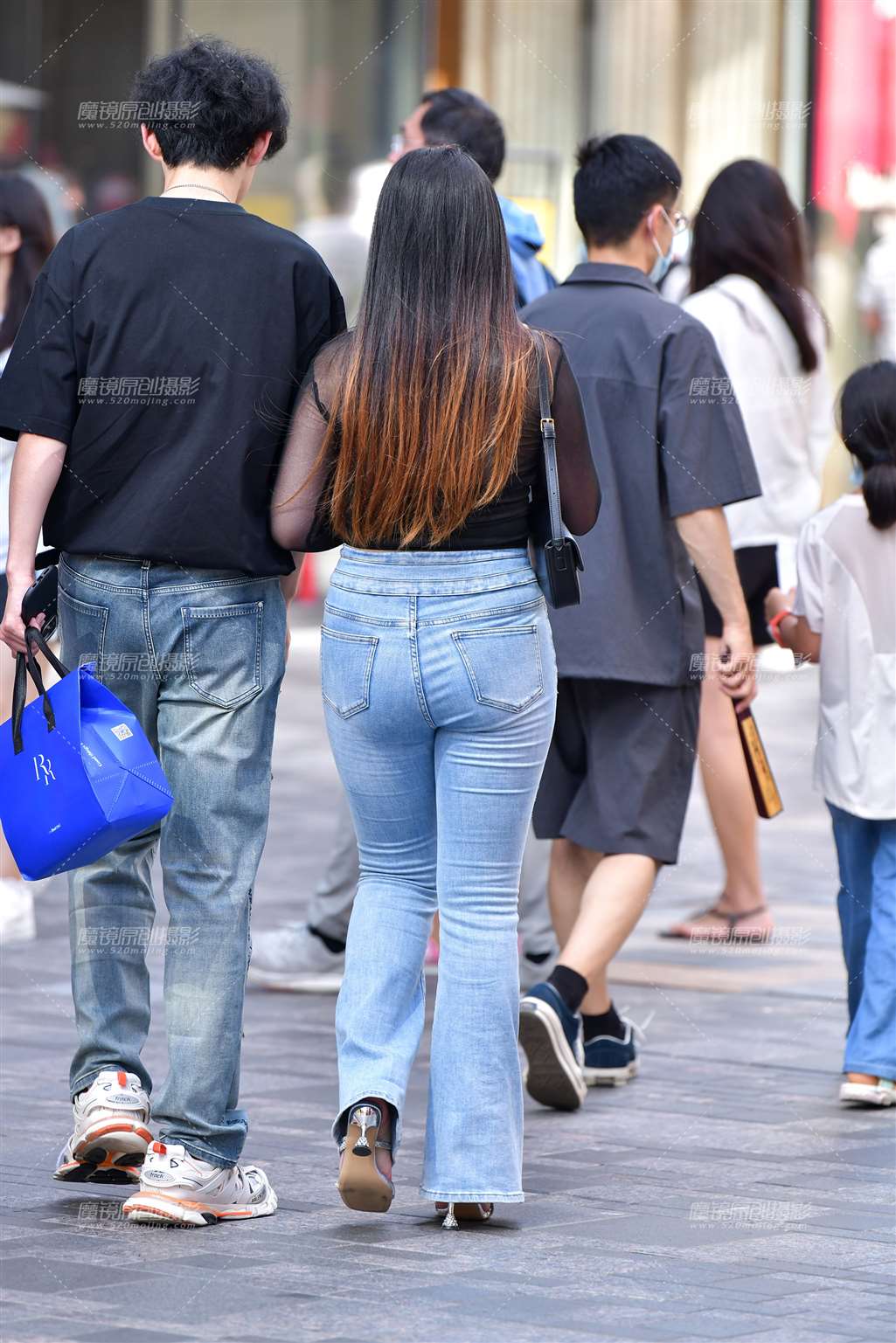 图片[2]-微丰腴牛仔裤美女-街拍流行馆