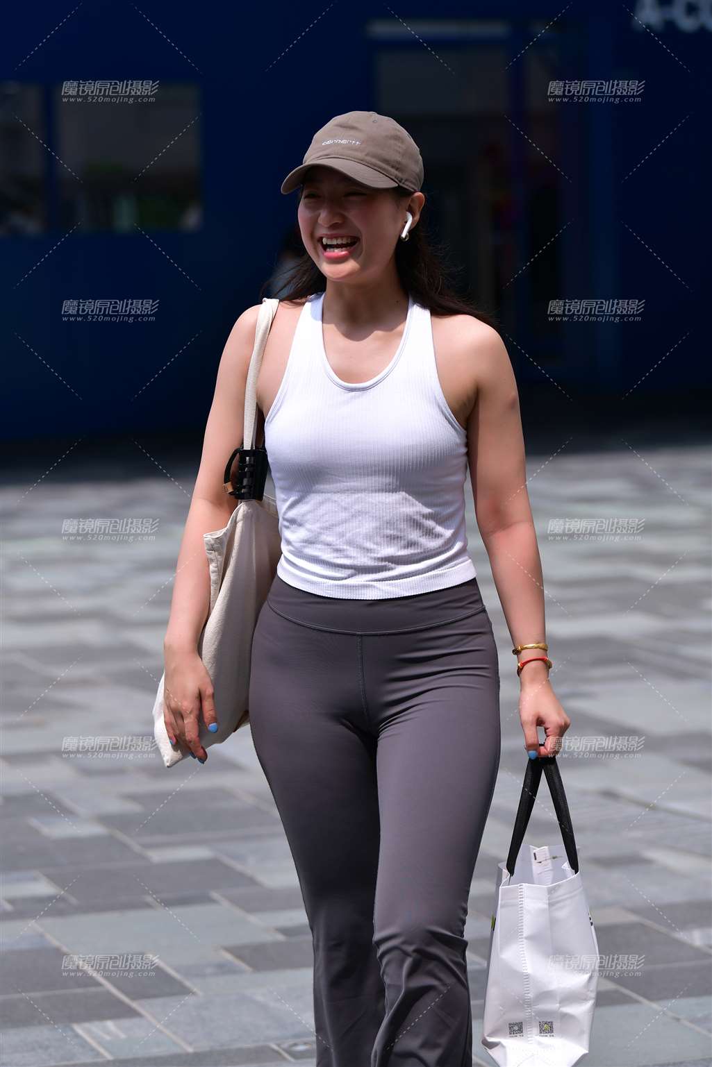 图片[4]-紧身裤微丰腴美女-街拍流行馆