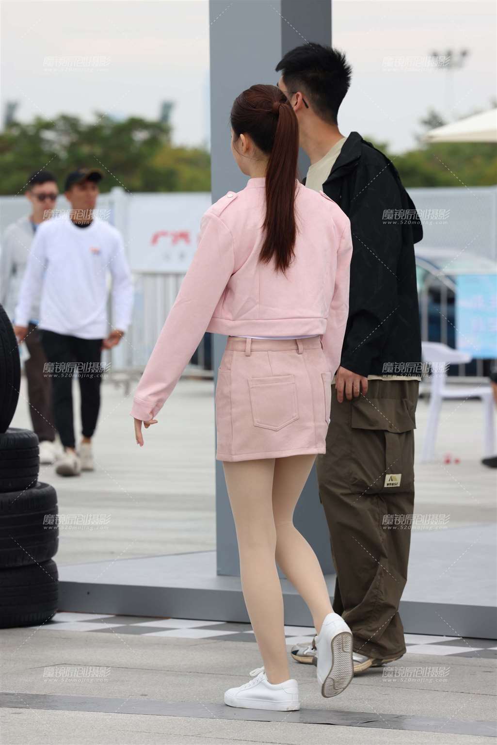 图片[5]-粉色裙装肉丝礼仪妹妹们-街拍流行馆