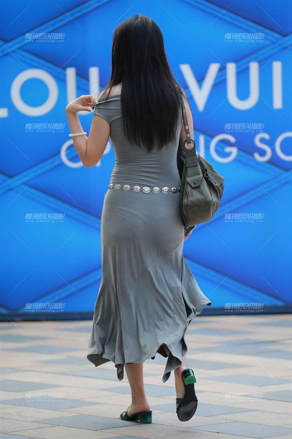 图片[2]-灰色包臀裙美女-街拍流行馆
