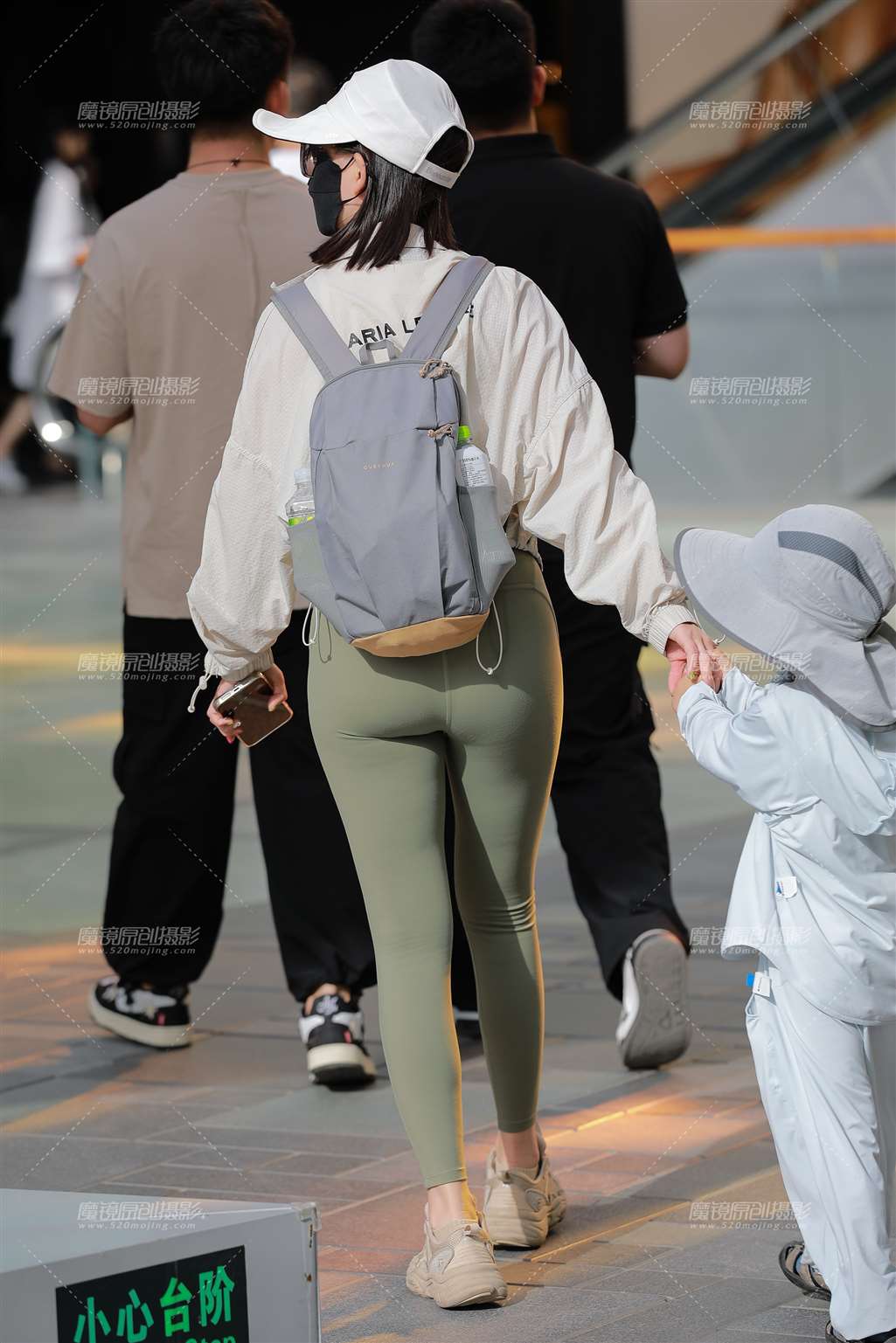 图片[5]-紧身瑜伽裤辣妈-街拍流行馆