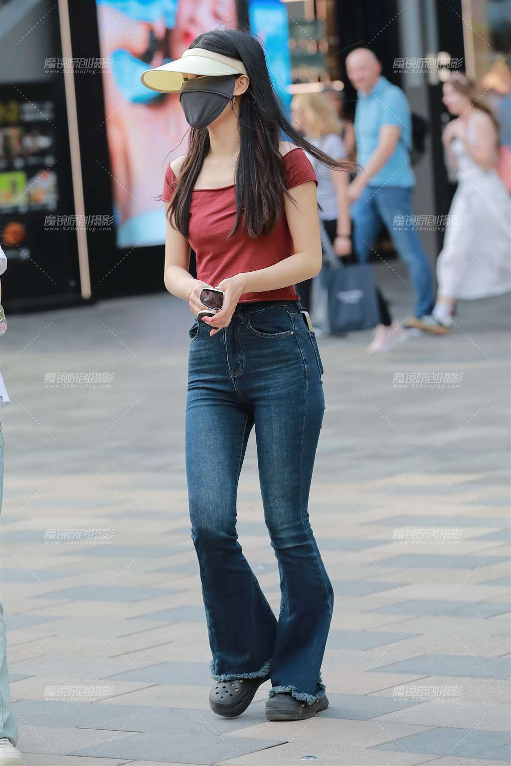 图片[4]-深蓝牛仔裤美女-街拍流行馆