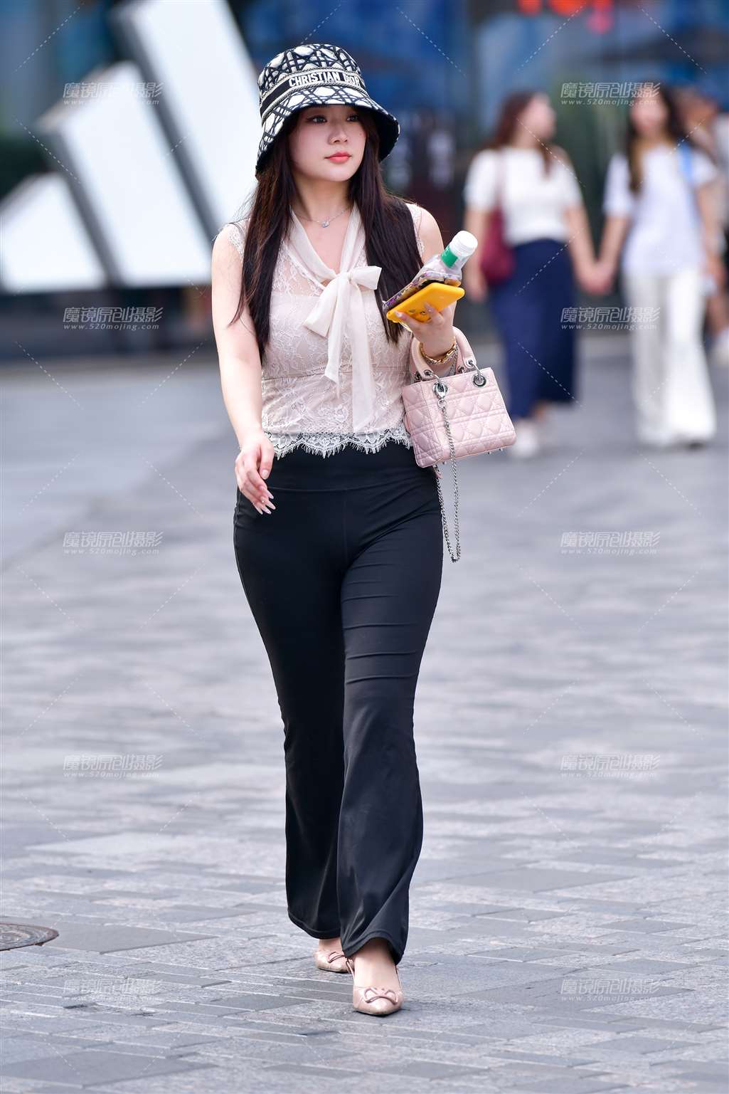 图片[4]-微丰腴黑裤美女-街拍流行馆