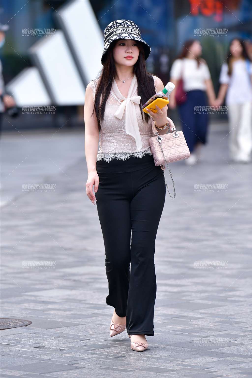 图片[5]-微丰腴黑裤美女-街拍流行馆