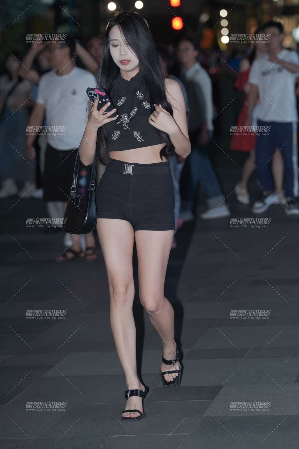图片[1]-热裤小妹-街拍流行馆