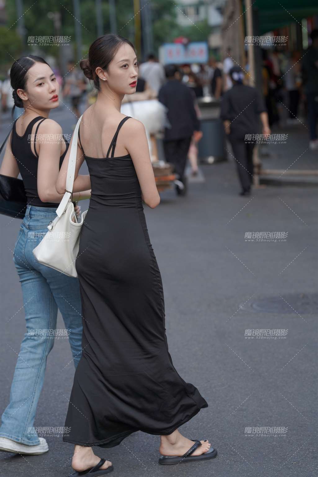 图片[2]-长裙美女-街拍流行馆