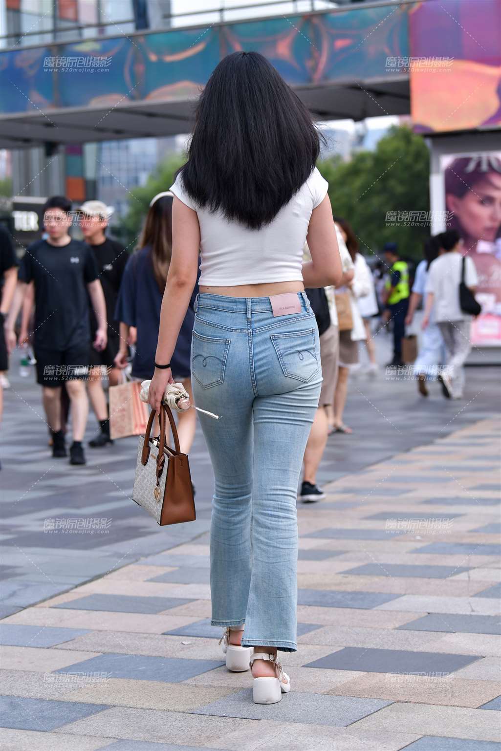 图片[3]-蓝发卡牛仔裤美女-街拍流行馆