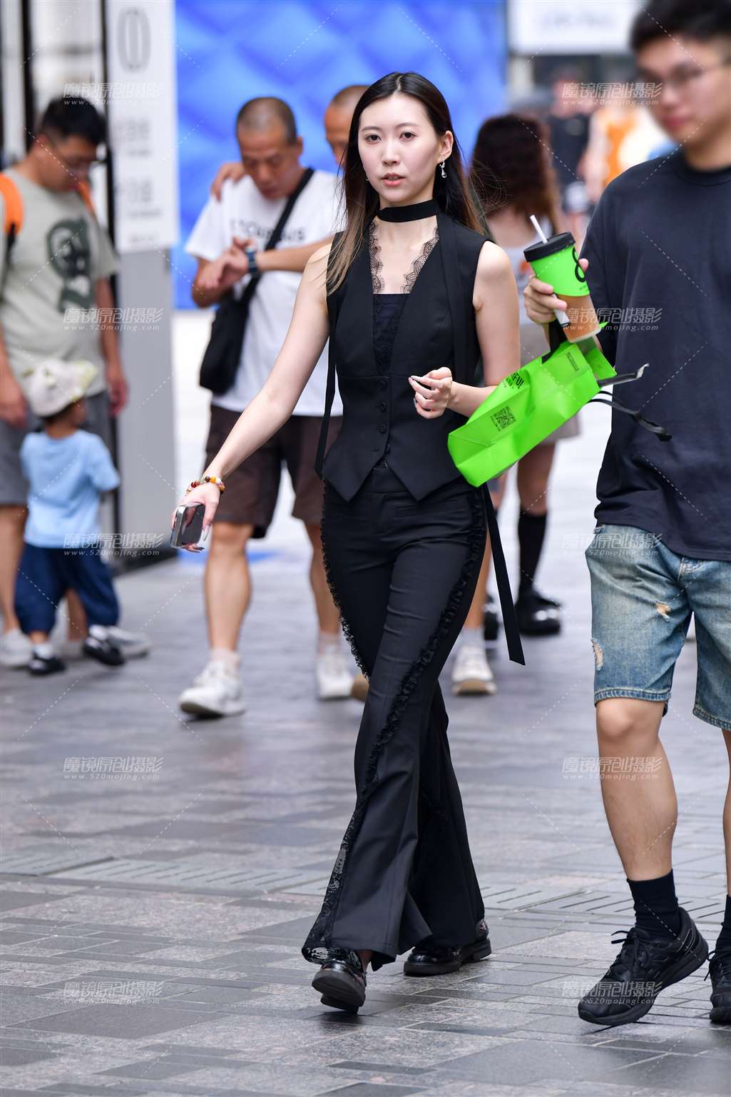 图片[5]-微喇黑裤美女-街拍流行馆