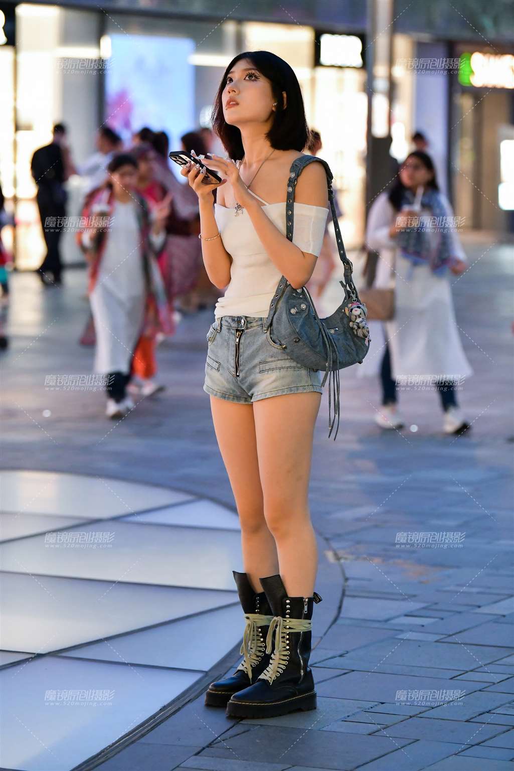 图片[3]-白皙高挑热裤美女-街拍流行馆