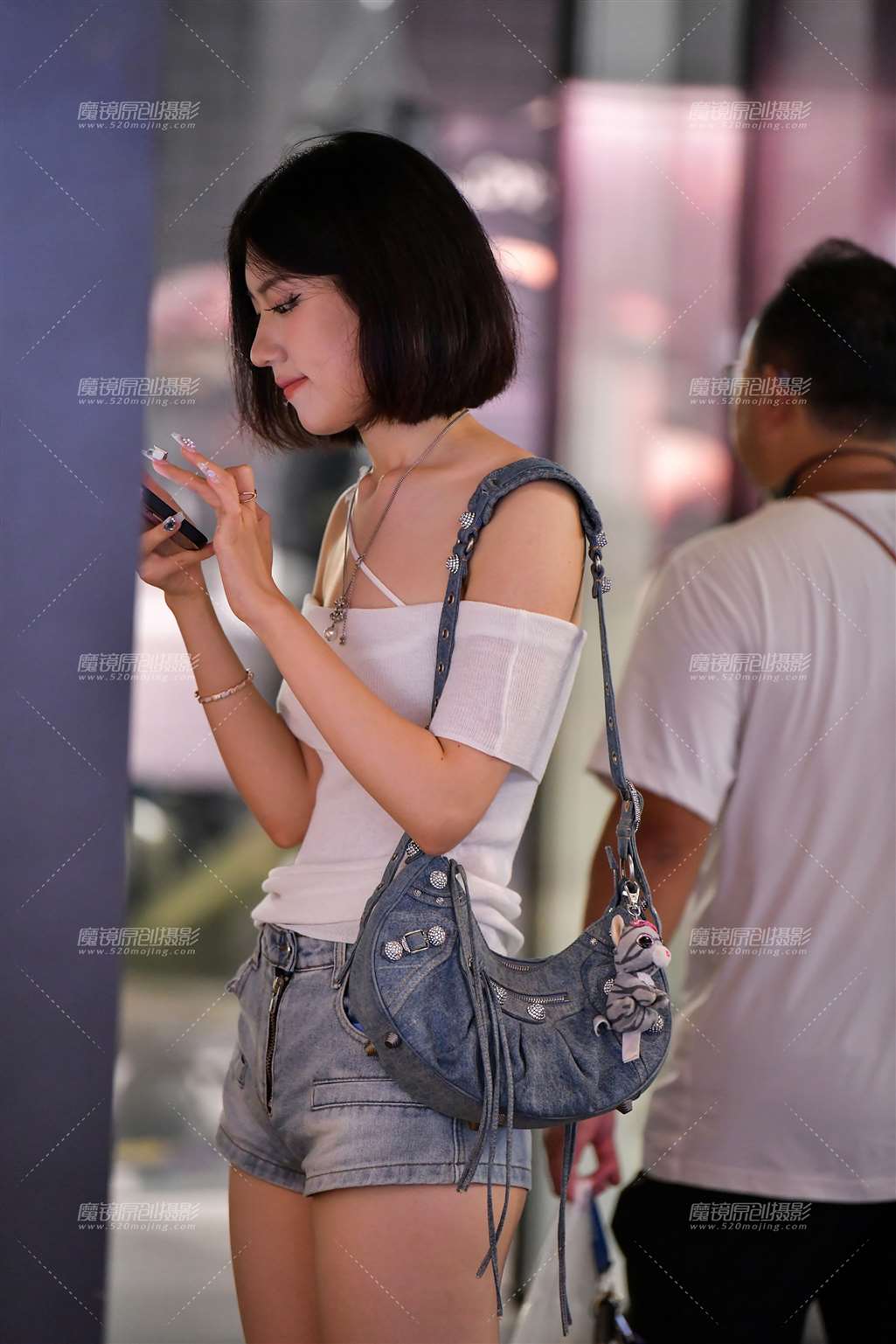 图片[5]-白皙高挑热裤美女-街拍流行馆