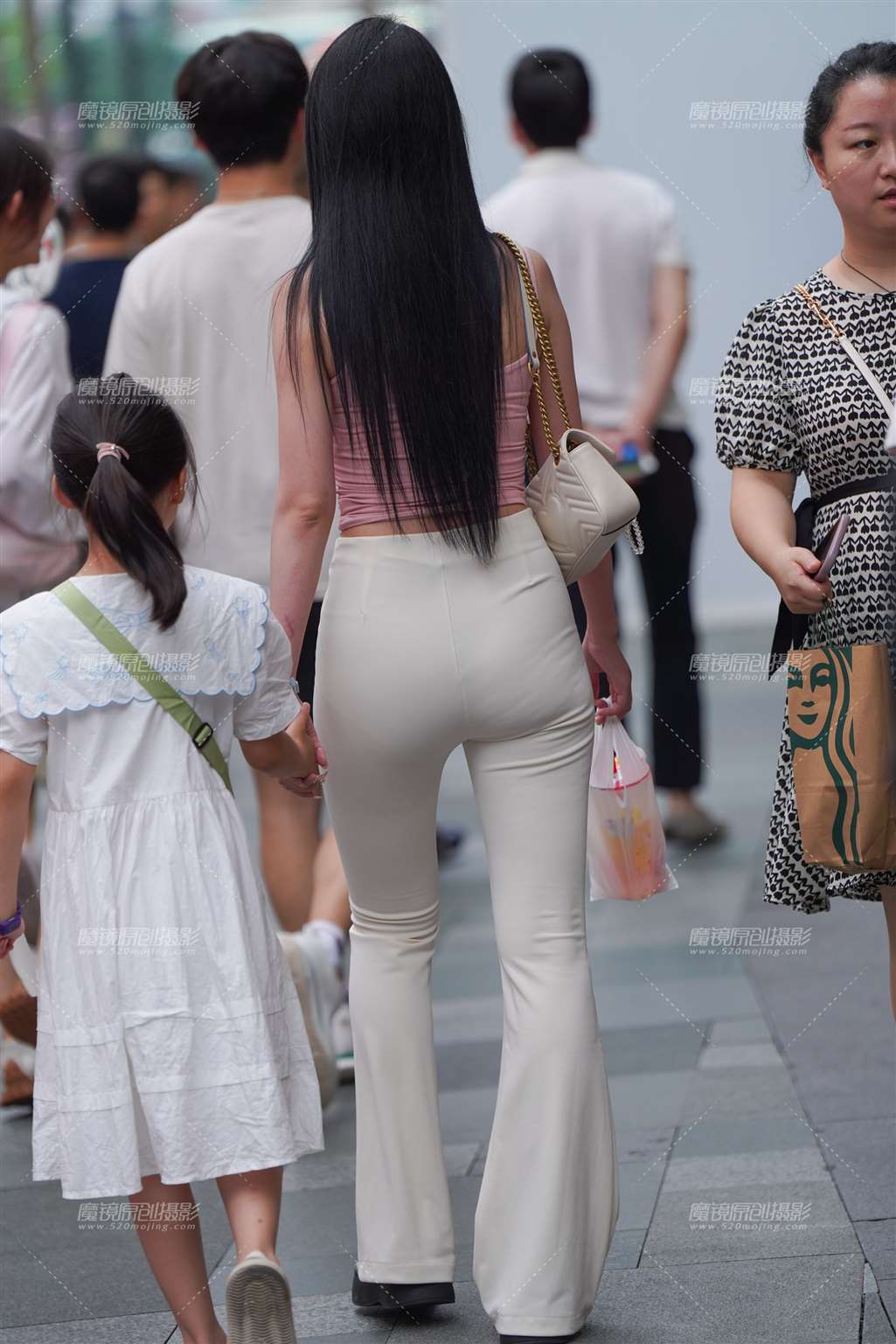 图片[2]-魅力白裤-街拍流行馆