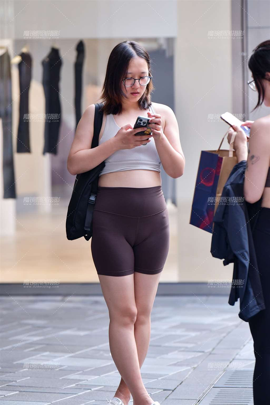 图片[3]-五分瑜伽运动裤美女-街拍流行馆