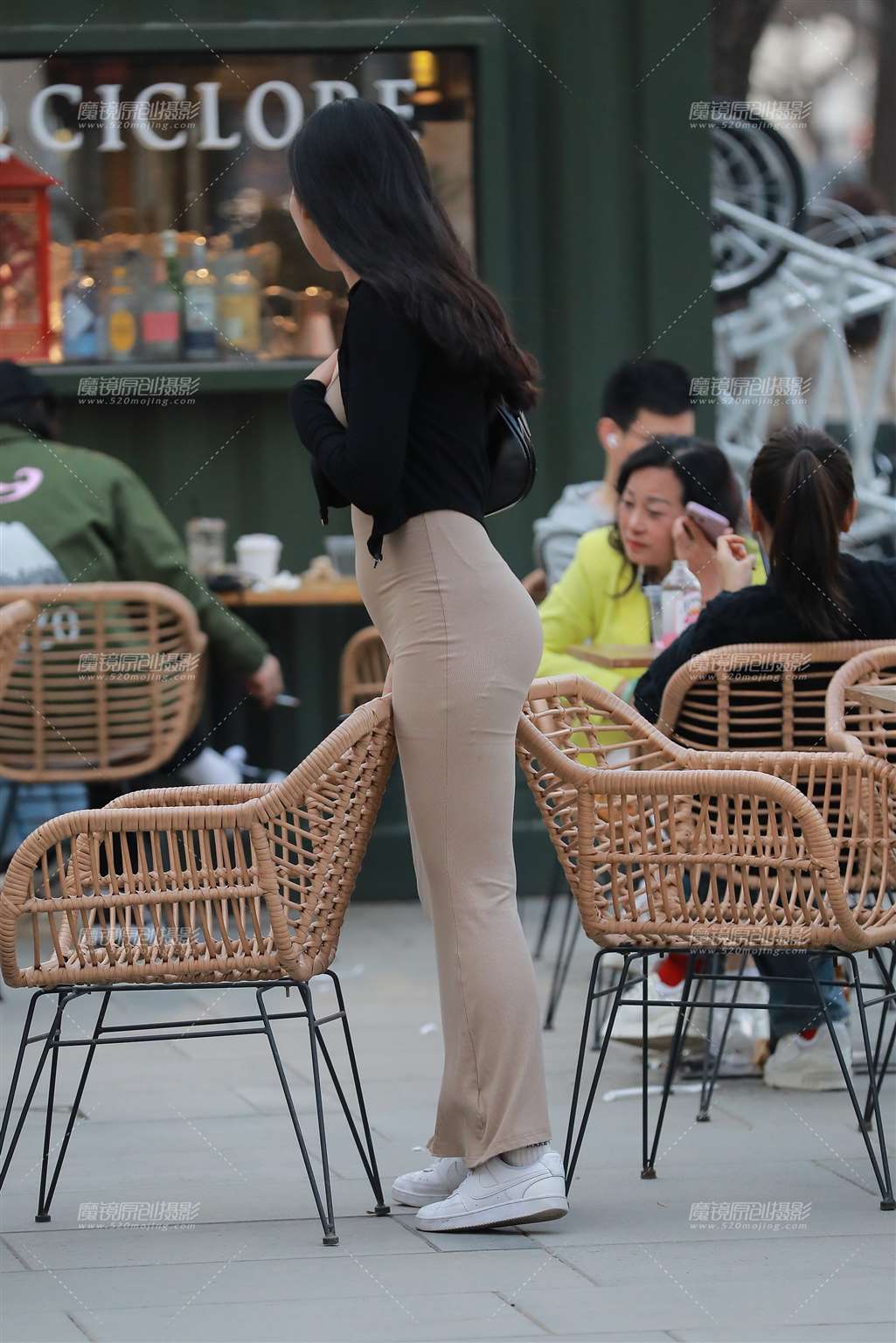 图片[2]-紧身包臀裙女友-街拍流行馆