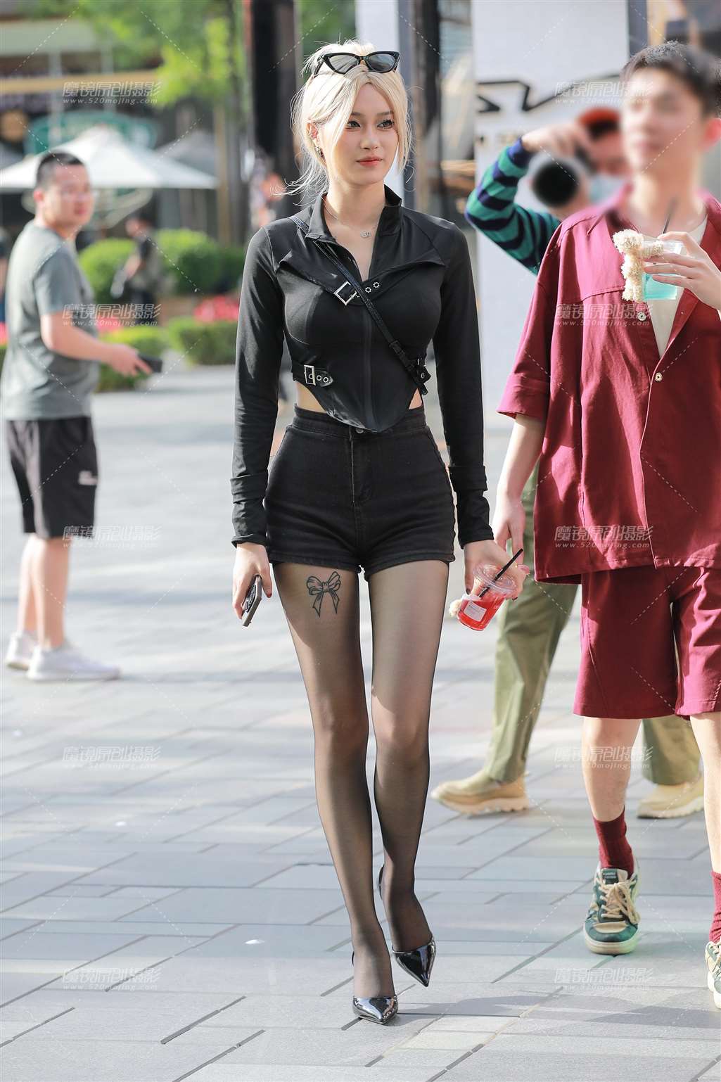 图片[1]-黑丝高跟美女-街拍流行馆