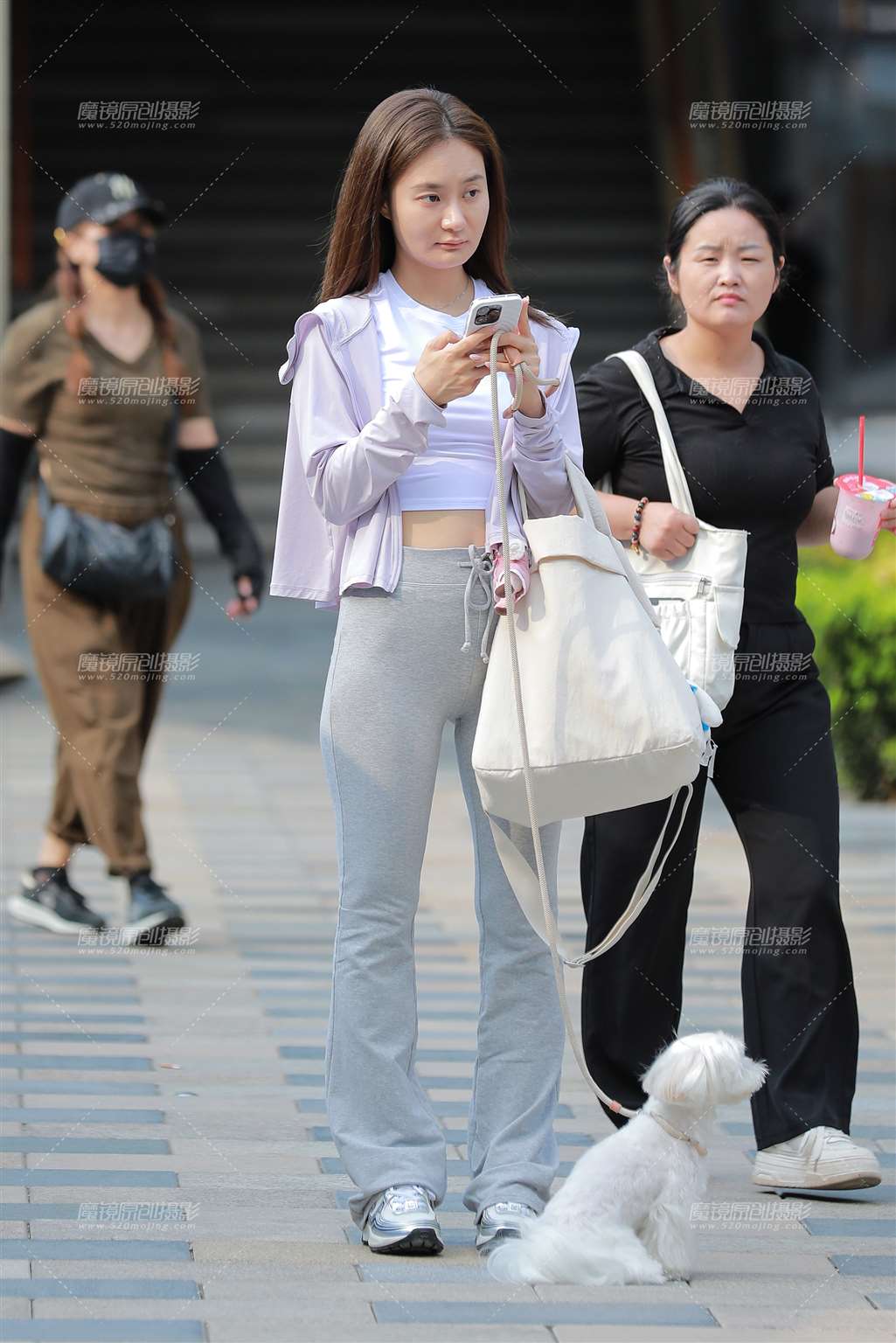 图片[3]-灰色紧身裤美女-街拍流行馆