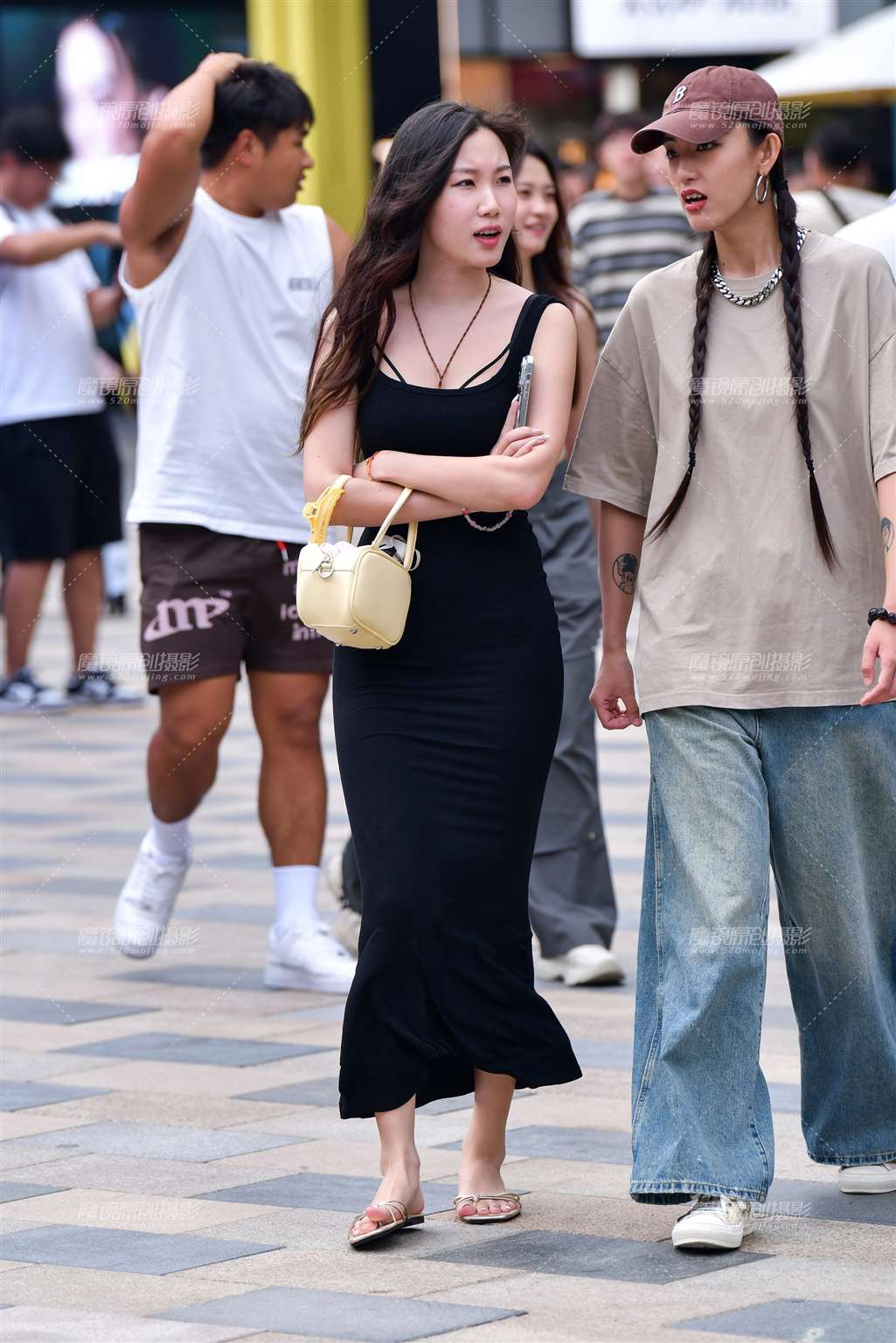 图片[5]-裹身长裙美女-街拍流行馆