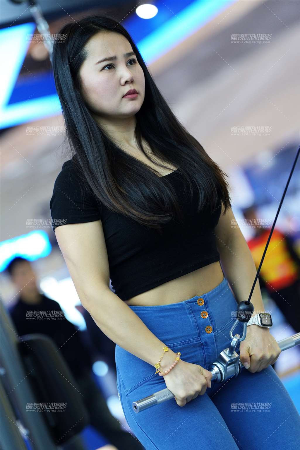 图片[1]-紧身牛仔健身（6K）-街拍流行馆