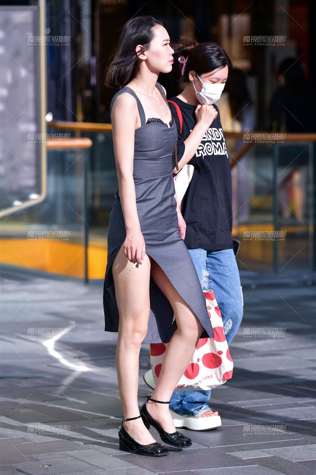 图片[2]-开叉长裙美女-街拍流行馆