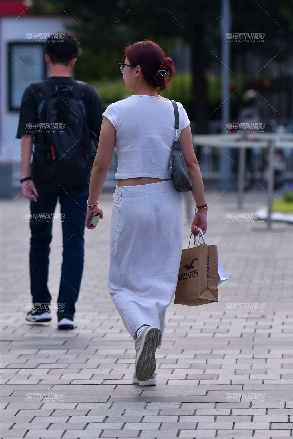 图片[4]-薄白长裙美女-街拍流行馆