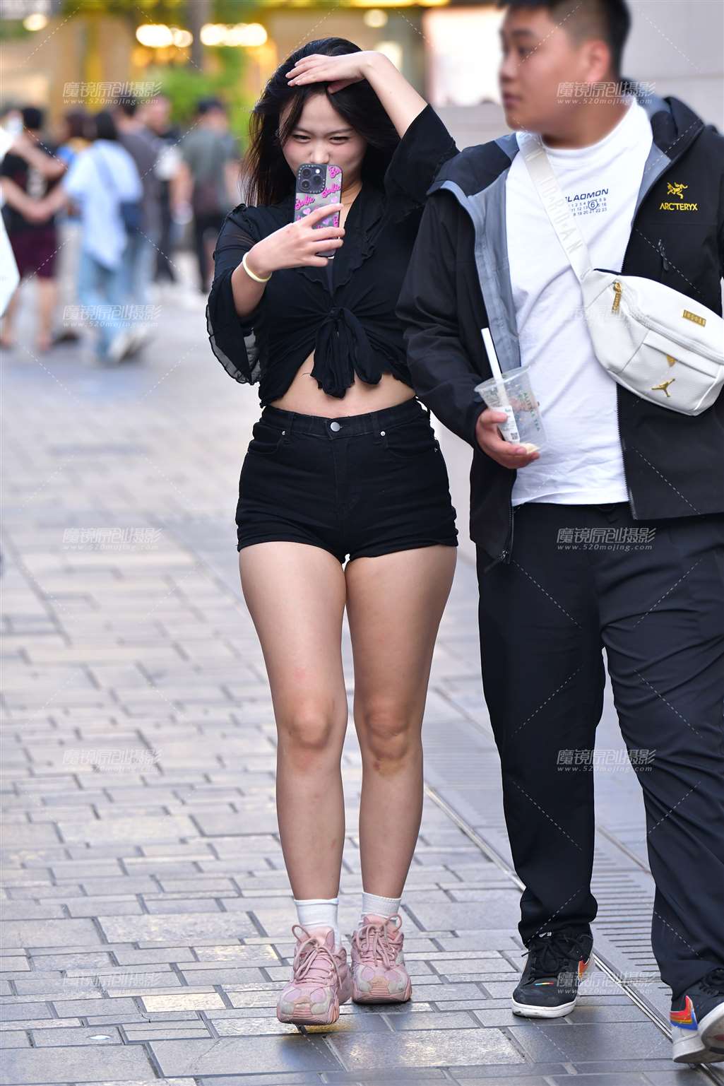 图片[4]-微丰腴黑热裤美女-街拍流行馆