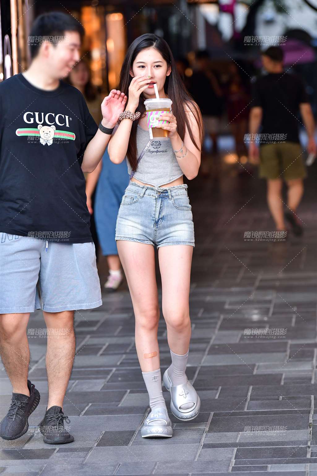 图片[1]-清新热裤美女-街拍流行馆