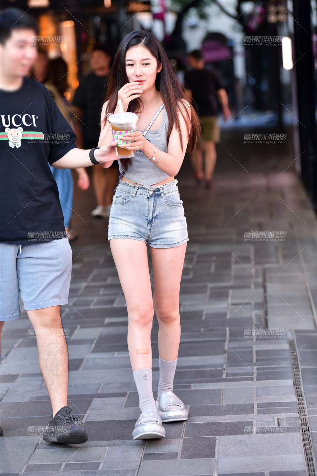 图片[3]-清新热裤美女-街拍流行馆