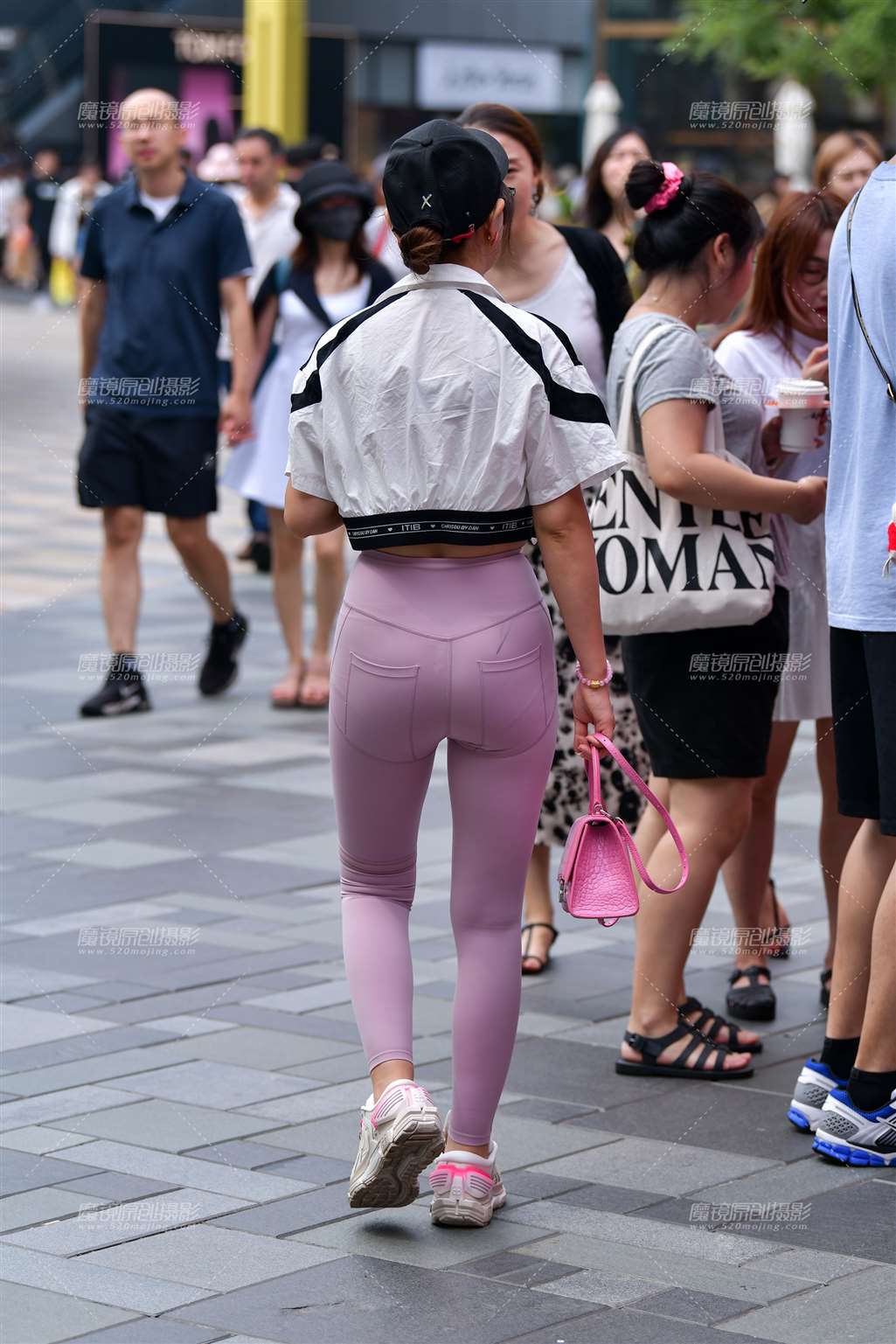 图片[4]-水粉紧身裤美女-街拍流行馆
