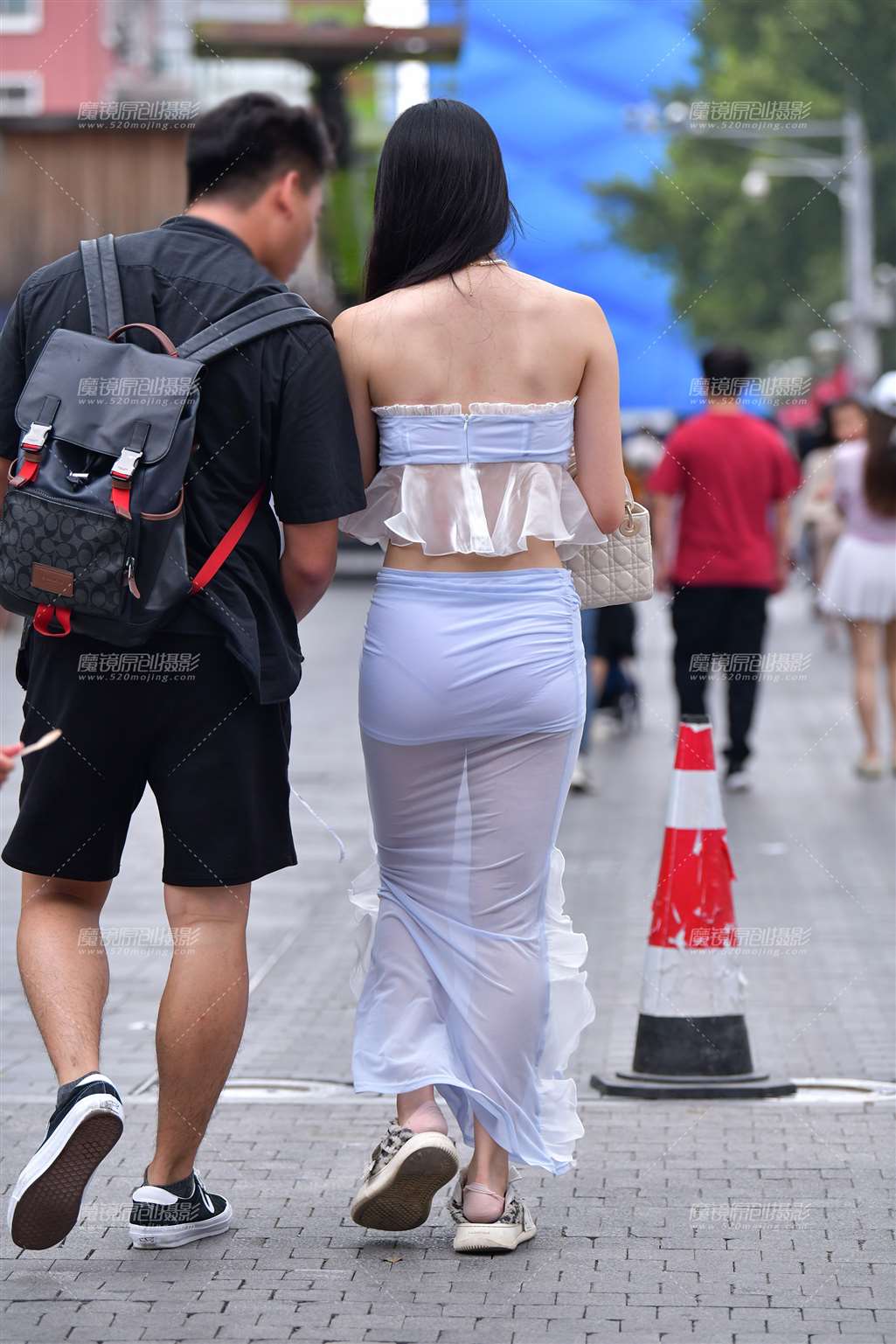 图片[2]-水粉纱裙美女-街拍流行馆