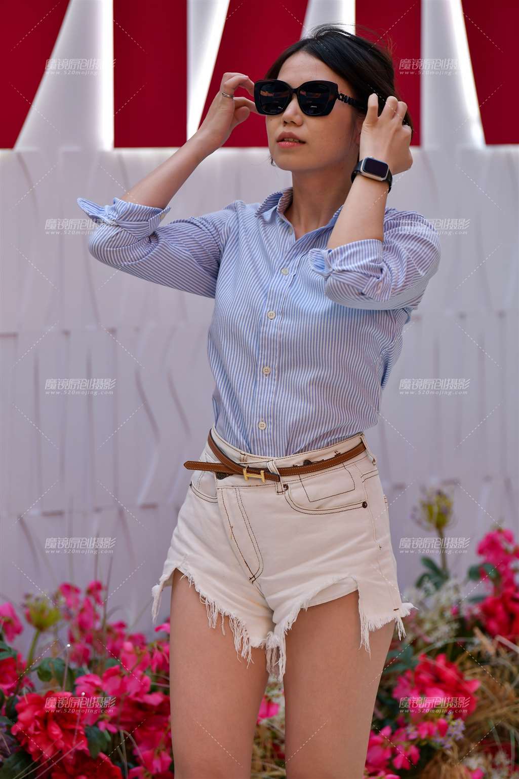 图片[3]-毛边白热裤美女-街拍流行馆