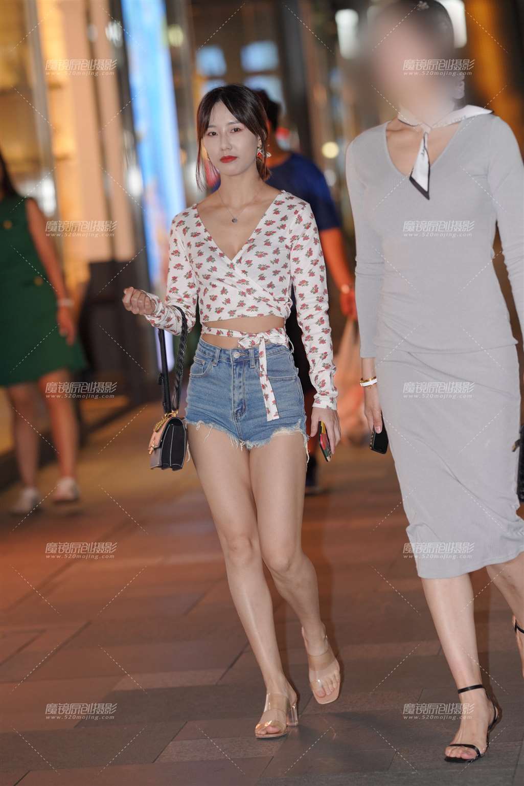 图片[5]-韩系热裤美女-街拍流行馆